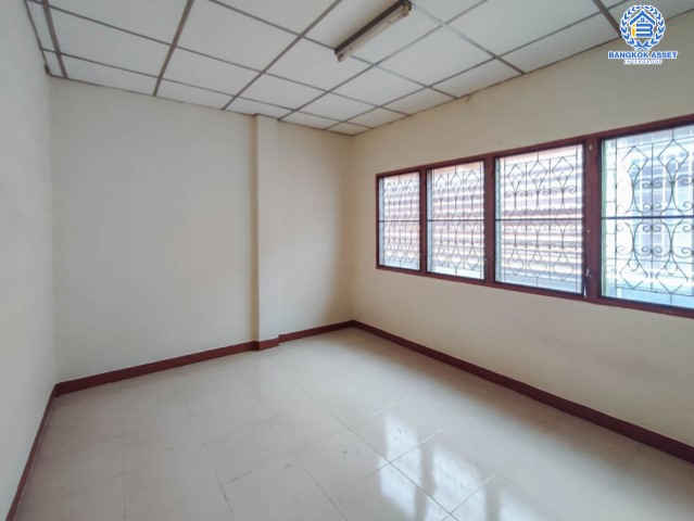 *****ทาวน์เฮ้าส์มือสองย่านนนทบุรี ม.ดวงแก้ว ติวานนท์-ปากเกร็ด เนื้อที่ 18 ตร.ว. ฟังก์ชัน 2 ห้องนอน 2 ห้องน้ำ 1 ที่จอดรถ อยู่บนทำเลดี เดินทางสะดวกสุดๆ ใกล้รถไฟฟ้าสายสีชมพู "สถานีแจ้งวัฒนะ-ปากเกร็ด28" และใกล้ทางด่วน "แจ้งวัฒนะ"